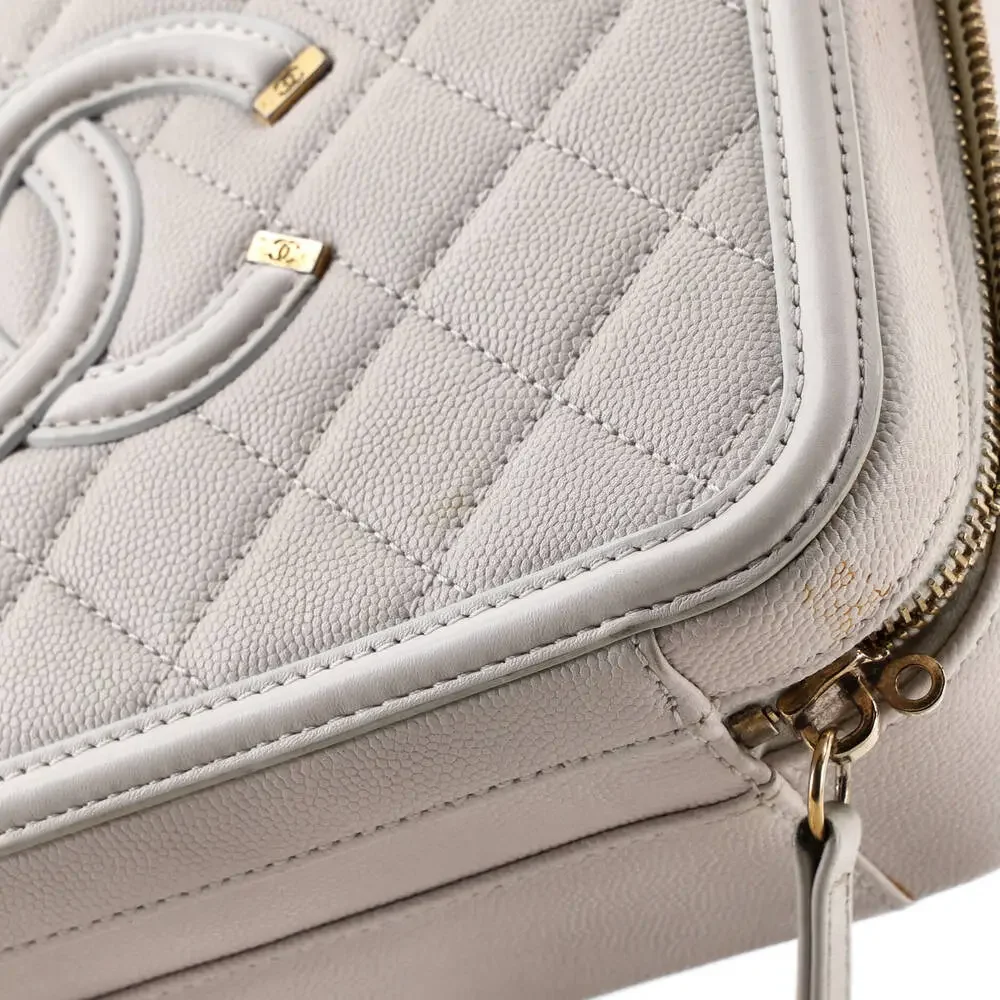 Chanel Filigree Vanity Case Quilted #258781C44B - Picture 7 of 9